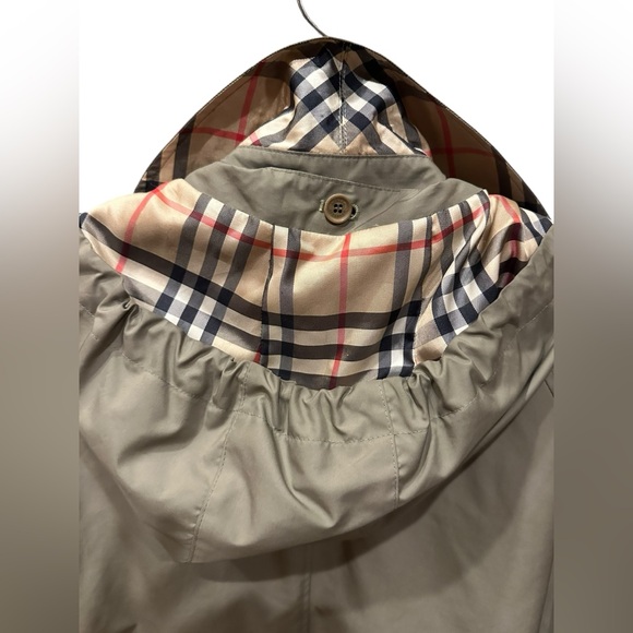 Burberry Men's Classic Beige Trench Coat size M - Picture 9 of 16